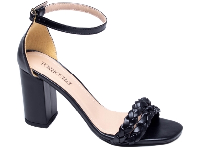 Sand�lia Napa Preto Tran�adas Em Napa Preto E Fivela